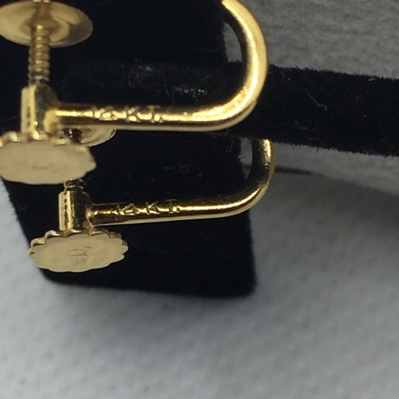 14KT GOLD & Pearl ScrewBack Earrings - Picture 3 of 5